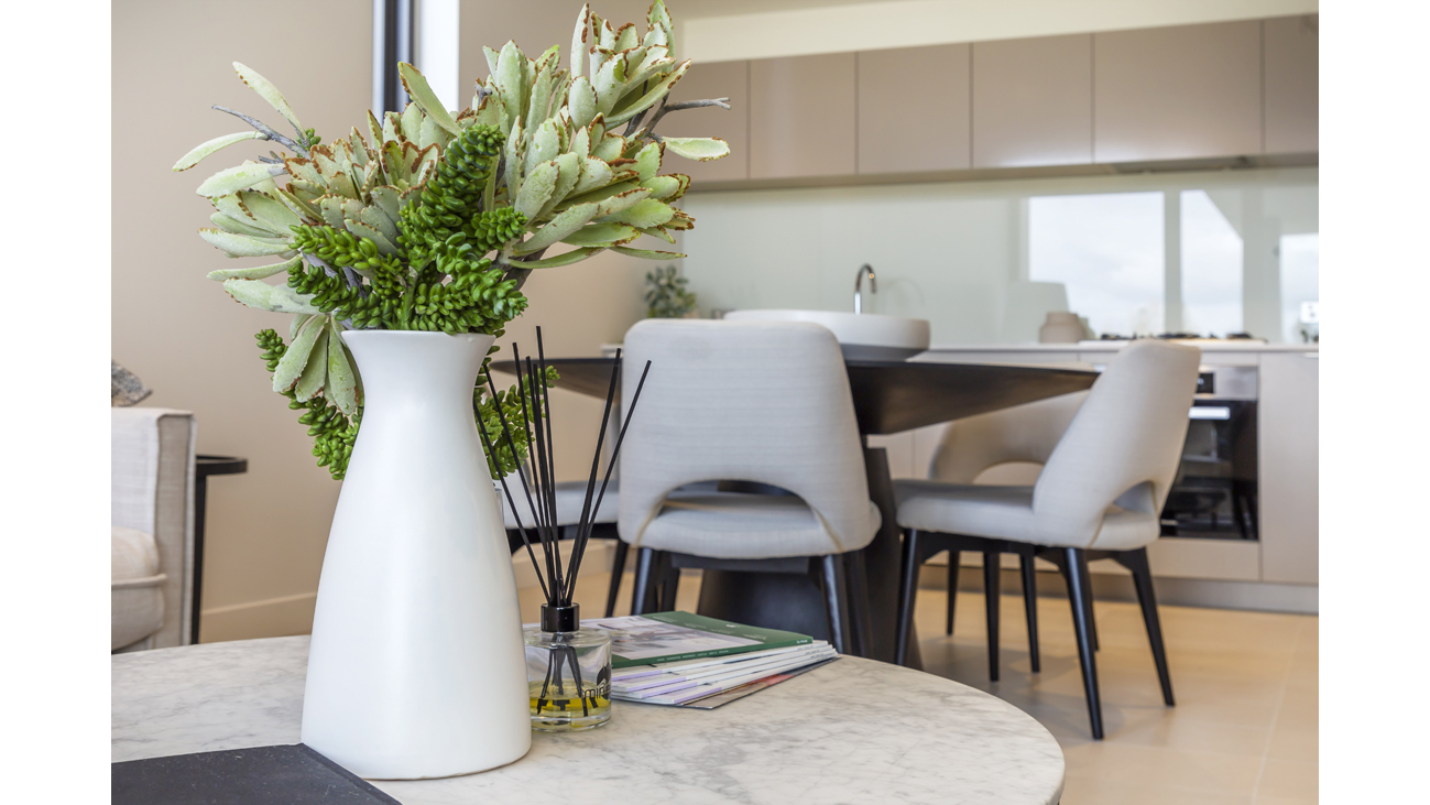 Dining room with flowers